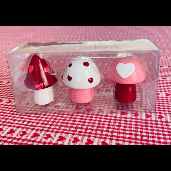 Target Other - TARGET BULLSEYE MINI MUSHROOM TRIO VALENTINES DAY DECOR HEARTS TIER TRAY